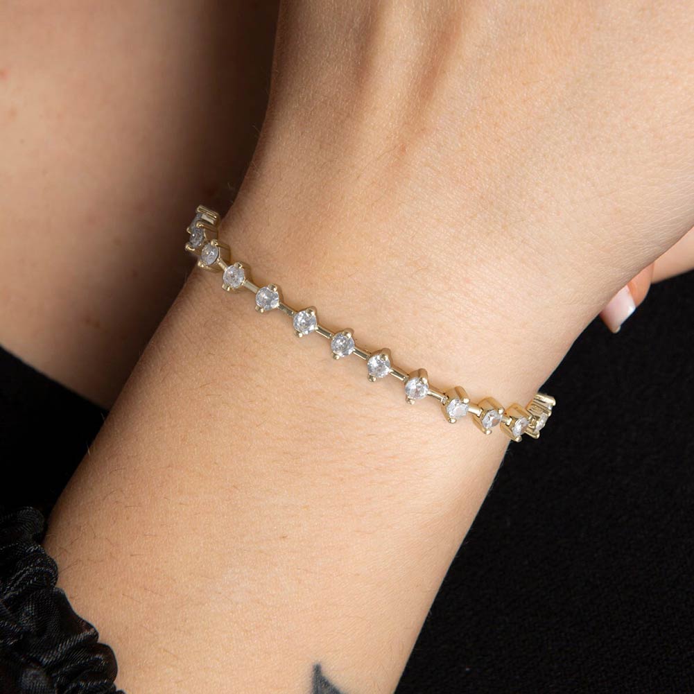 Elegant Bracelet with Round CZ Diamonds